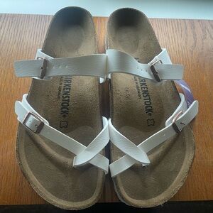 Brand New pair of Birkenstock sandals. White-Size 41 (US size 10).